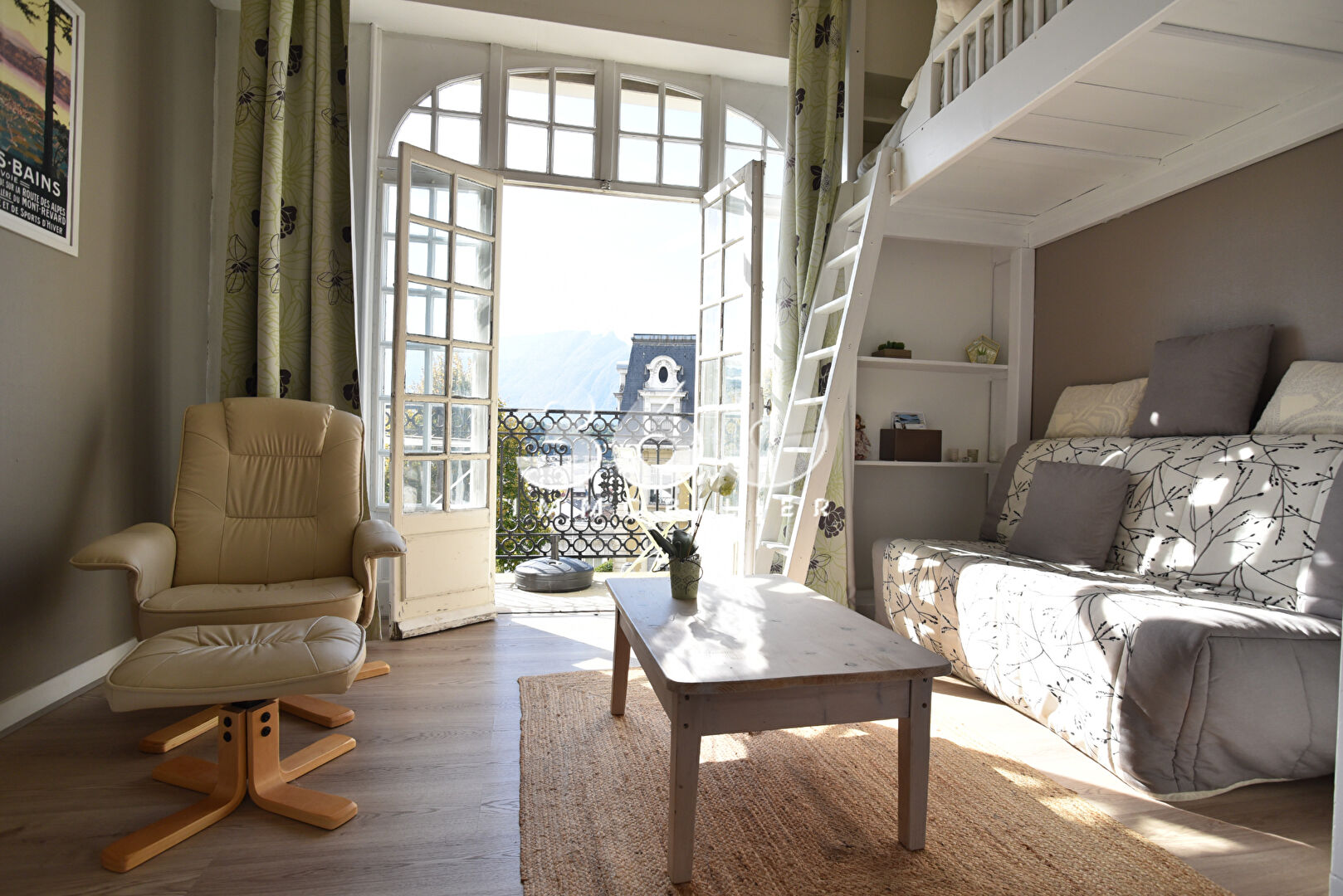 photo T1 centre ville avec balcon et parking 