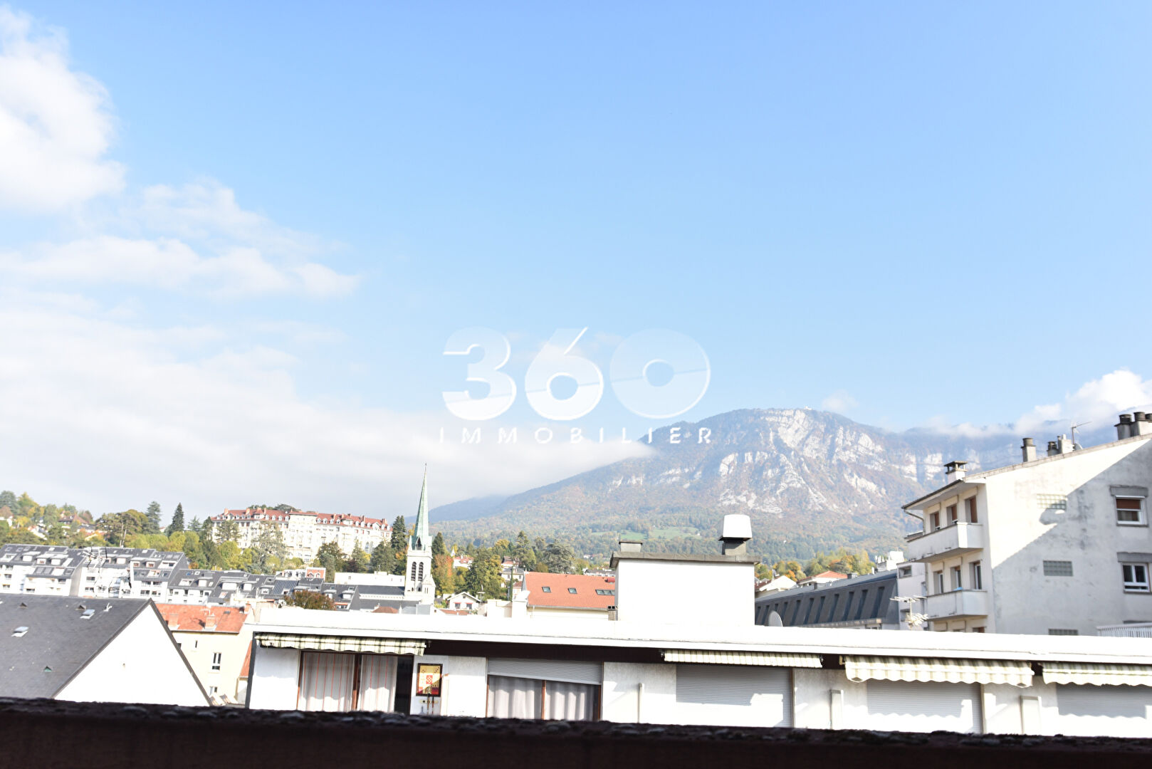 photo À VENDRE ? Studio avec balcon et vue montagne