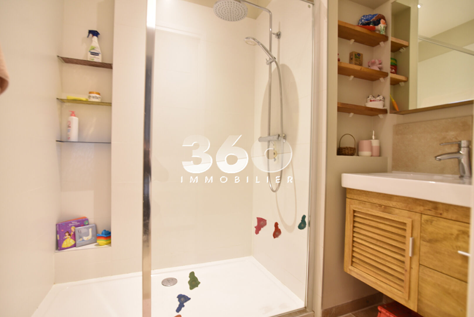 photo Emplacement central, à deux pas du marché et de tous les commerces 