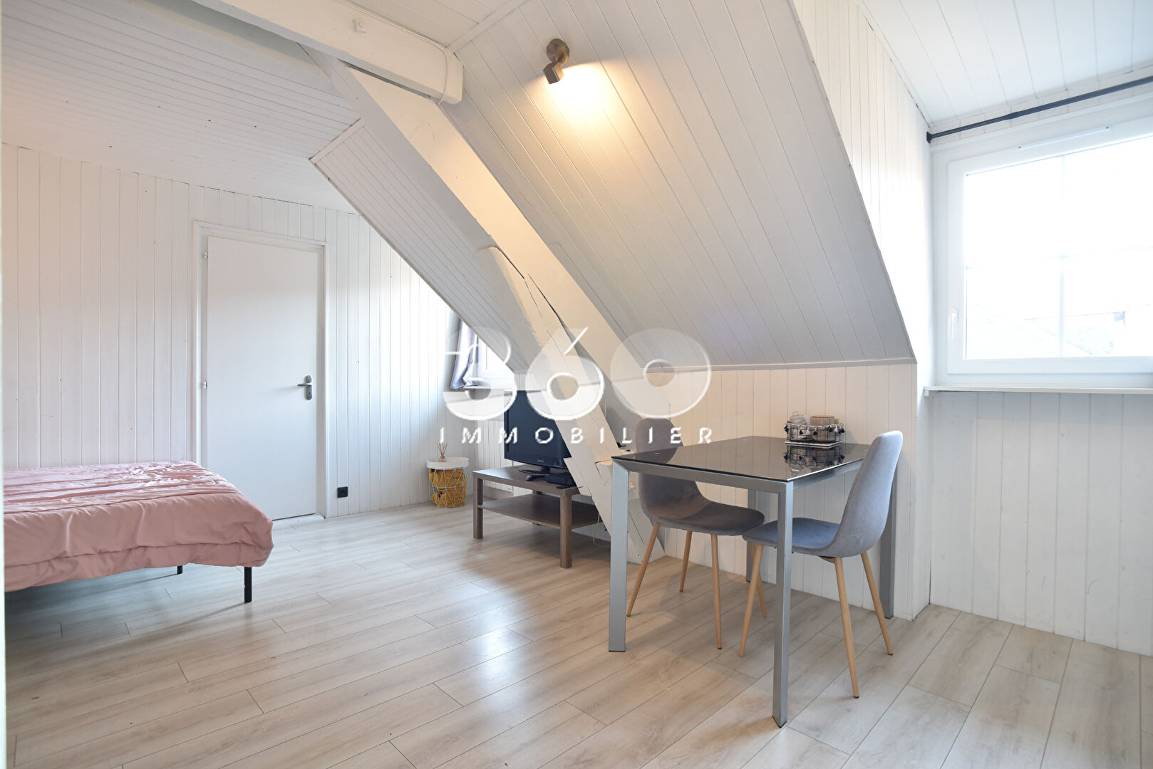 photo Studio au dernier étage ? Charme & tranquillité ? Aix-les-Bains 