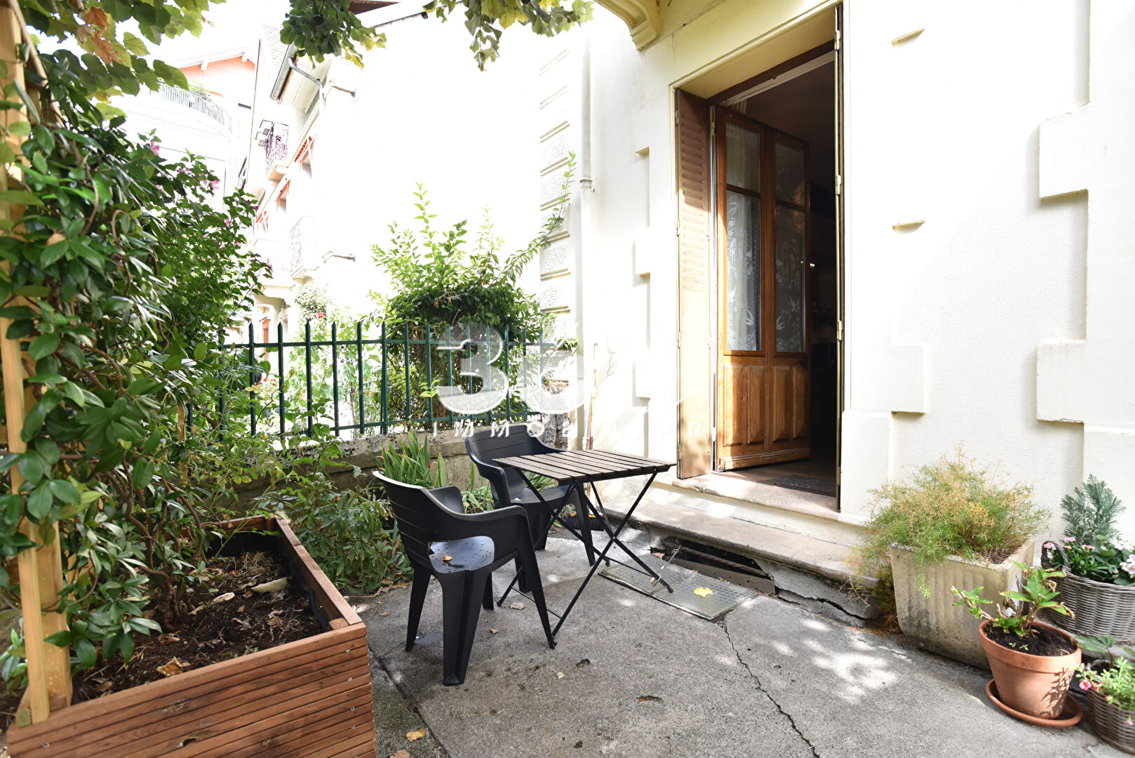 photo Studio en rez-de-jardin ? Hyper centre d'Aix-les-Bains ? Vendu loué 