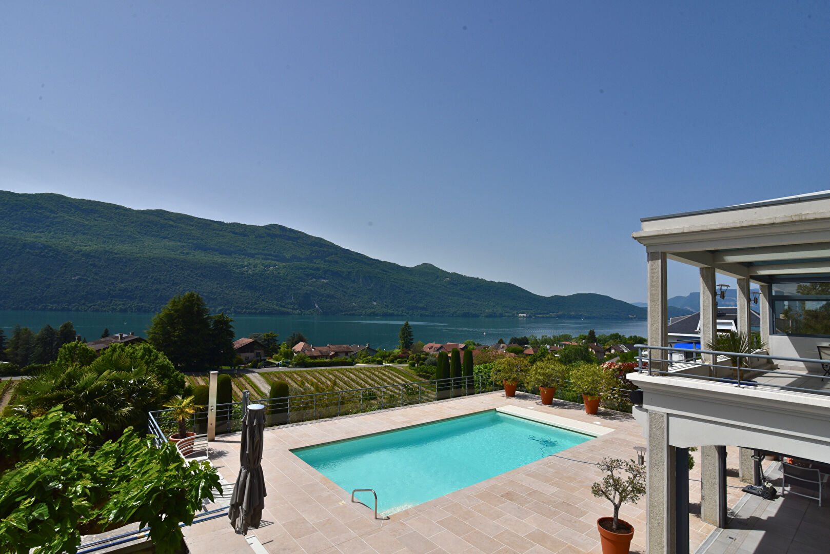 photo Très belle propriété de 500 m² à Brison St Innocent  avec vue imprenable sur le lac 