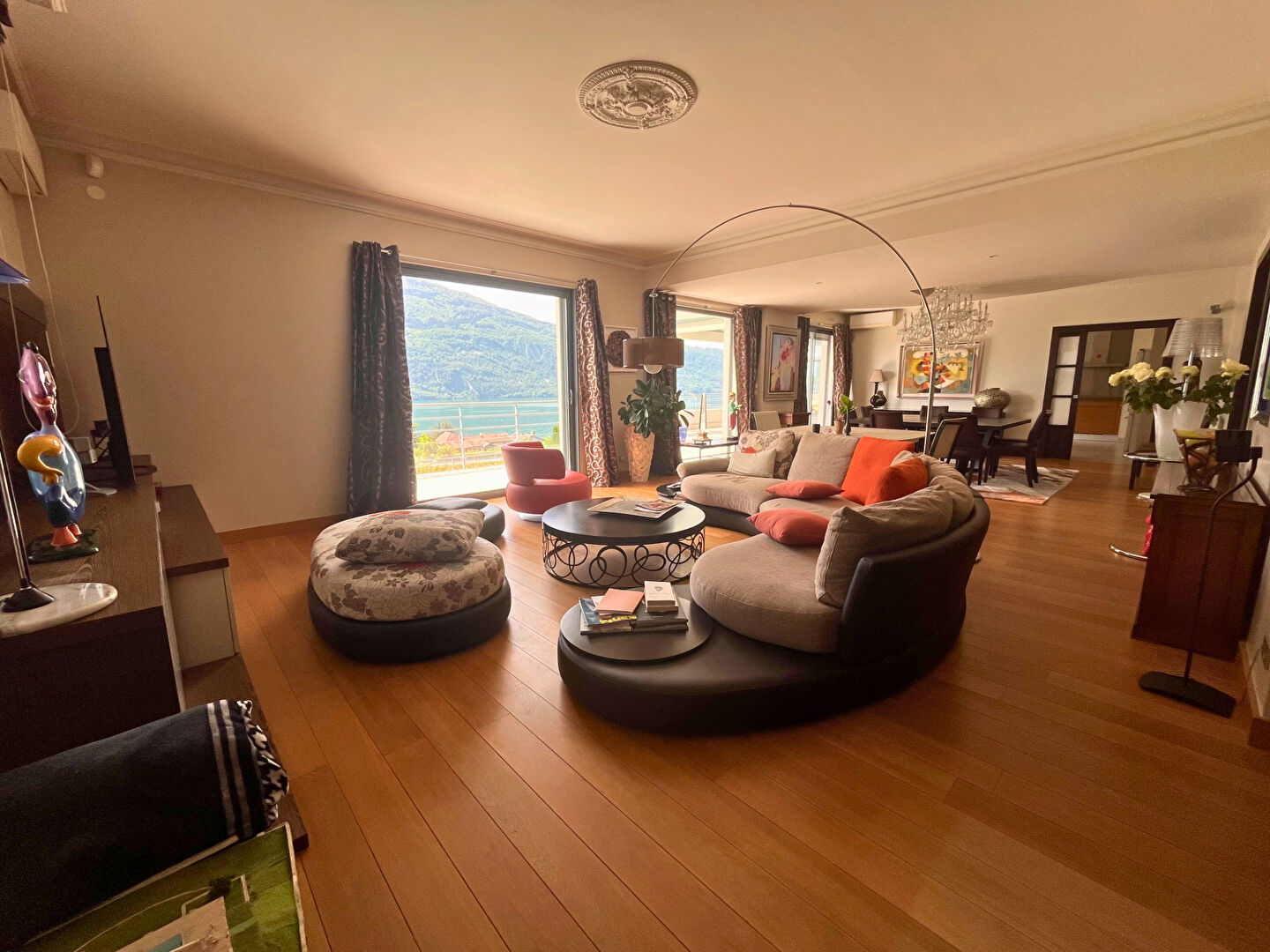 photo Très belle propriété de 500 m² à Brison St Innocent  avec vue imprenable sur le lac 