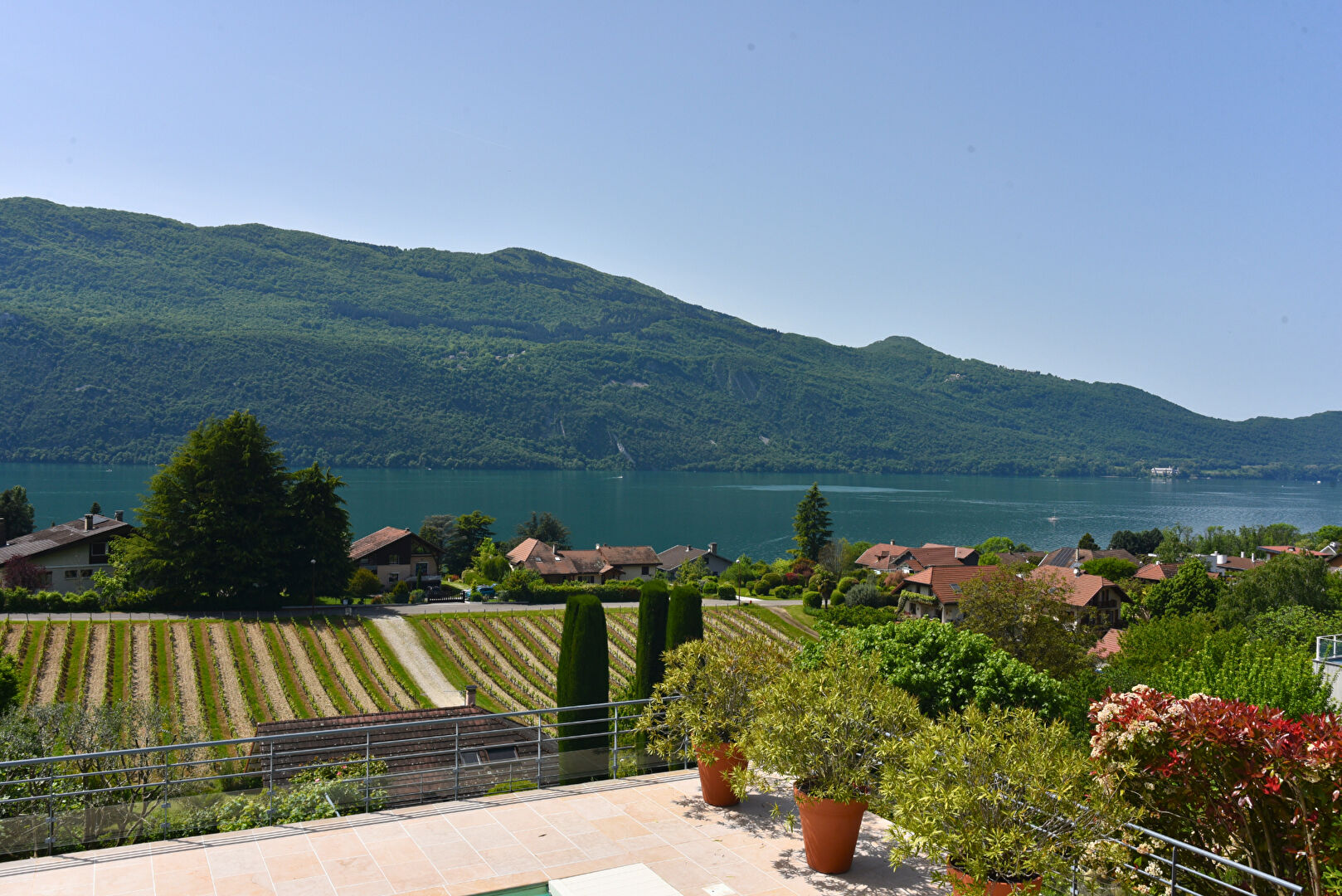 photo Très belle propriété de 500 m² à Brison St Innocent  avec vue imprenable sur le lac 