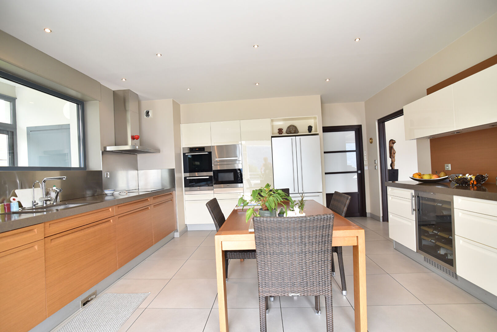 photo Très belle propriété de 500 m² à Brison St Innocent  avec vue imprenable sur le lac 