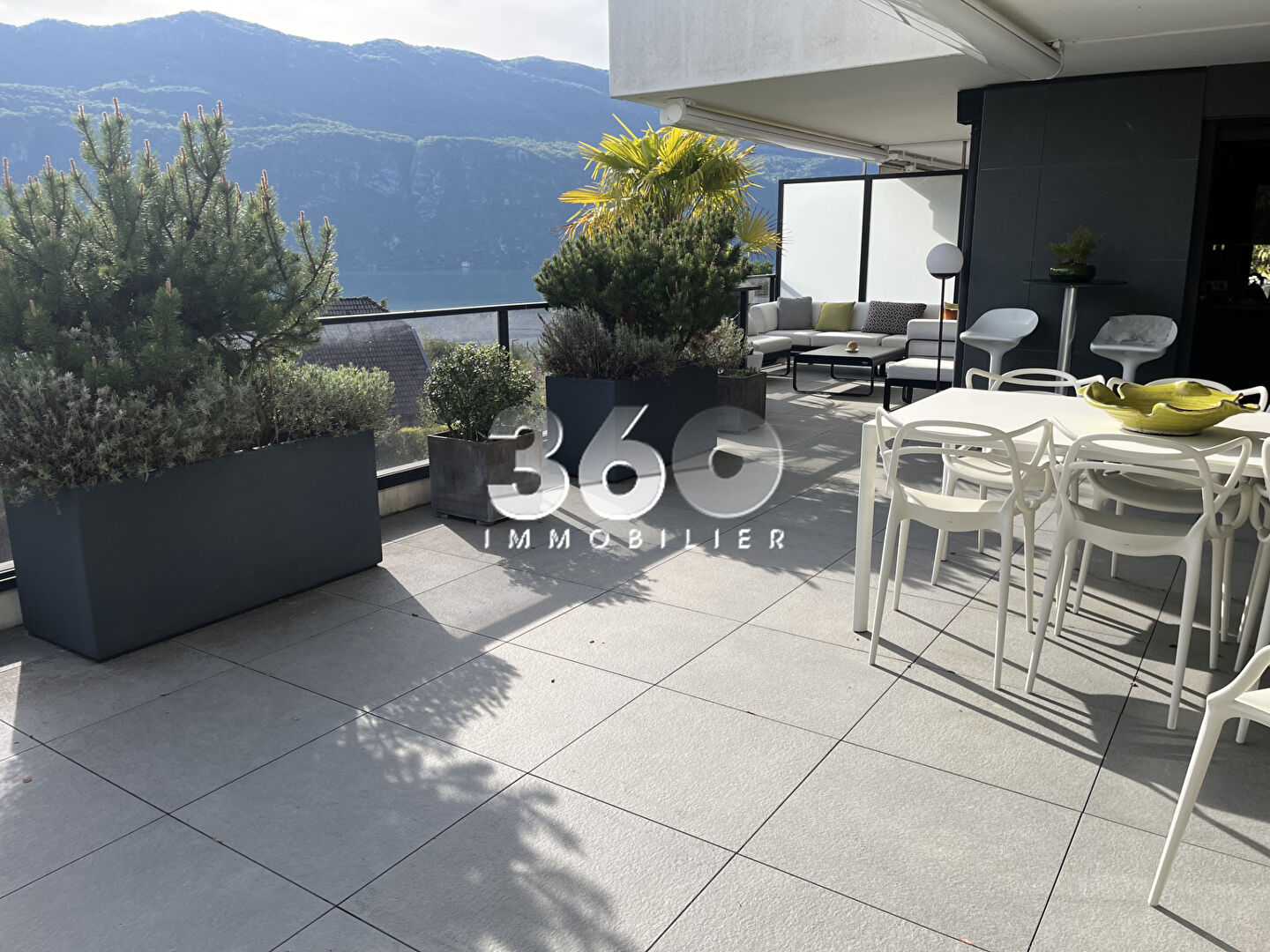 photo T4 en attique -123 m² - Terrasse panoramique 115 m² - Vue lac - Brison-Saint-Innocent 